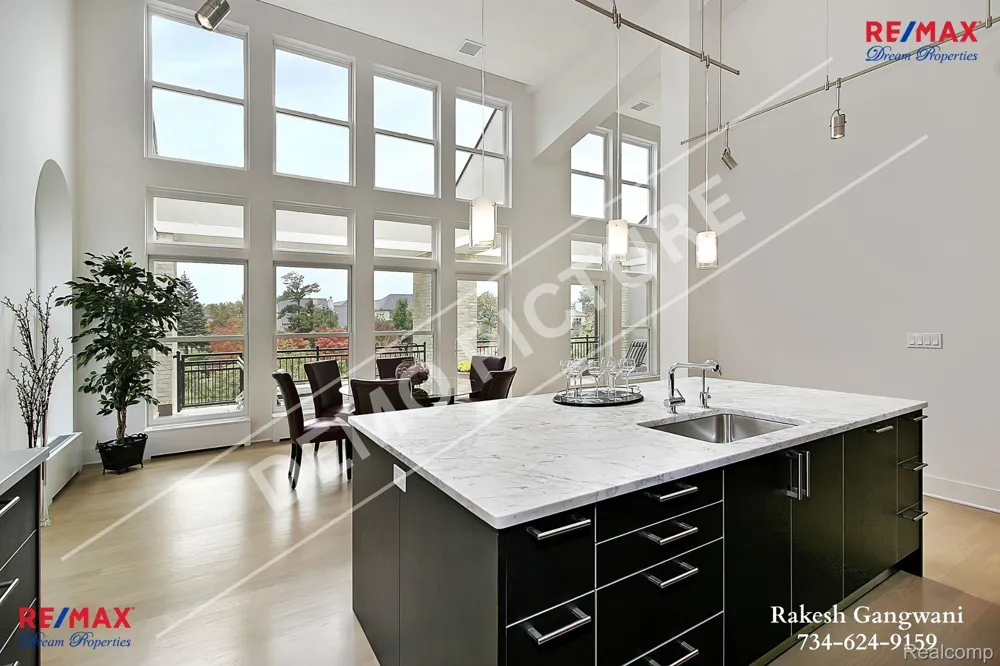 31111 Lahser Road Beverly Hills Village, MI 48025
