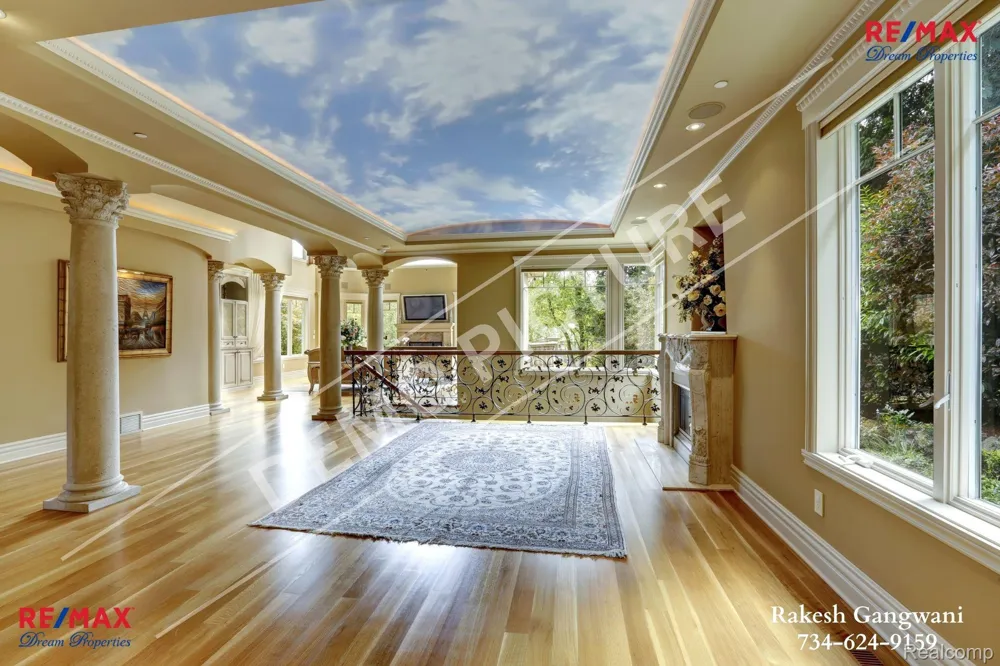 31111 Lahser Road Beverly Hills Village, MI 48025