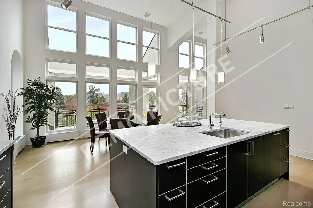 31111 Lahser Road Beverly Hills Village, MI 48025