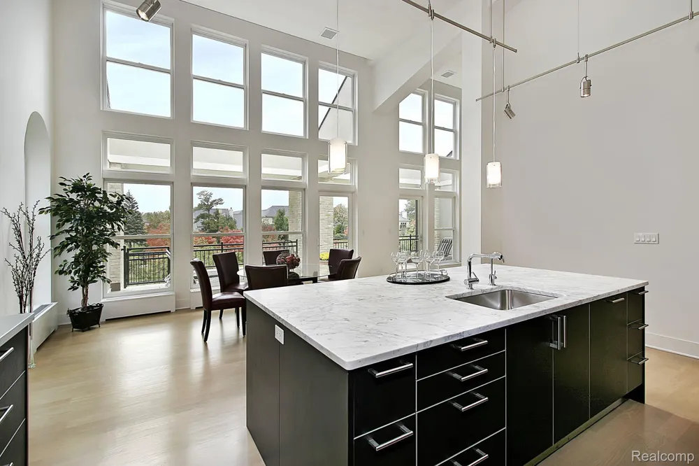 31111 Lahser Road Beverly Hills Village, MI 48025