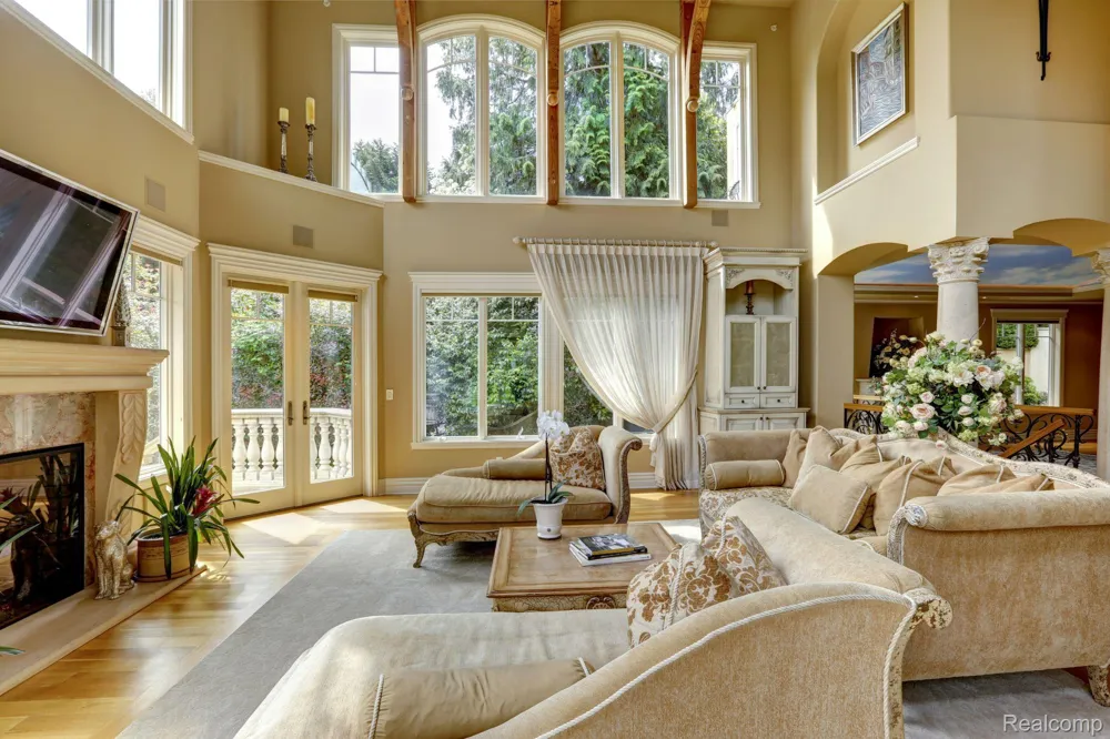 31111 Lahser Road Beverly Hills Village, MI 48025