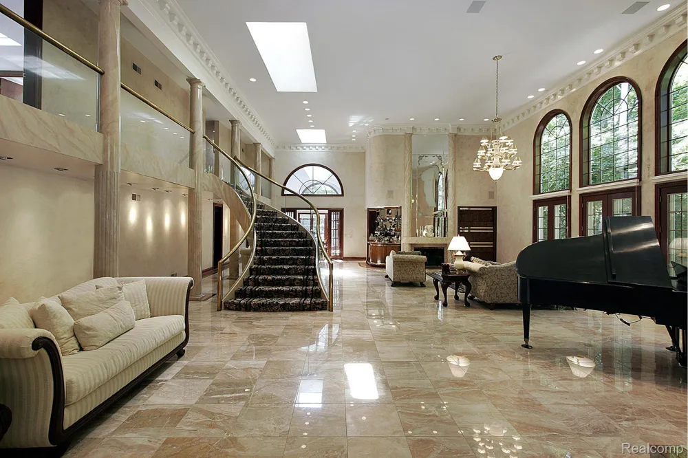 31111 Lahser Road Beverly Hills Village, MI 48025