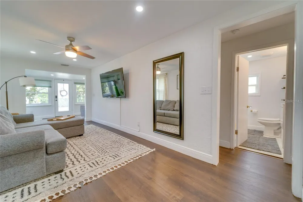 2410 CENTER AVENUE Orlando, FL 32806
