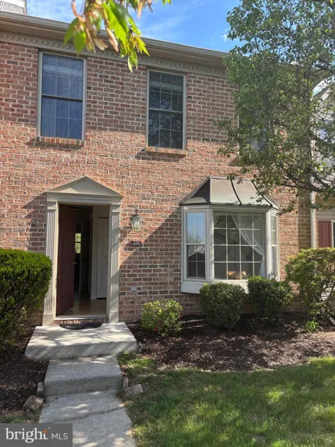 320 WOODLAND VIEW COURT
