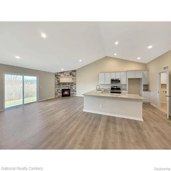 374 Devonshire Drive #30 Lapeer City, MI 48446