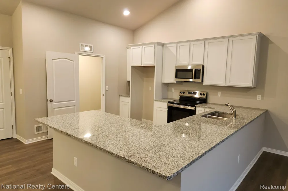 374 Devonshire Drive #30 Lapeer City, MI 48446