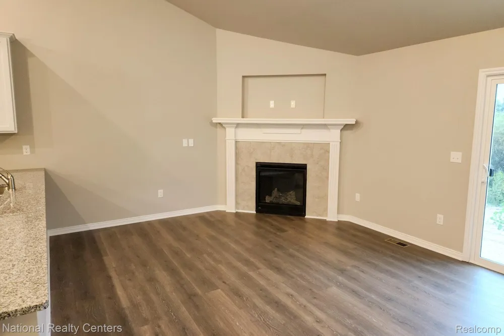 374 Devonshire Drive #30 Lapeer City, MI 48446