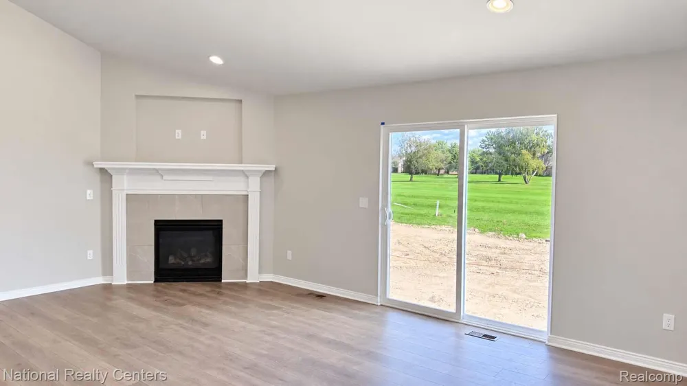 374 Devonshire Drive #30 Lapeer City, MI 48446
