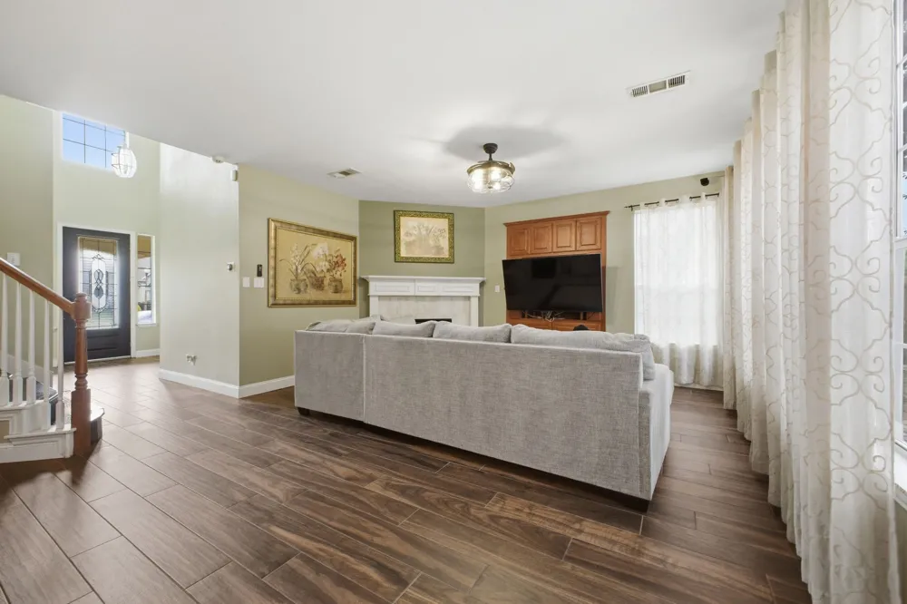 1605 Hawkins Court Carrollton, TX 75010