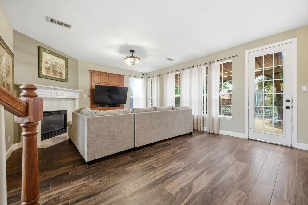 1605 Hawkins Court Carrollton, TX 75010