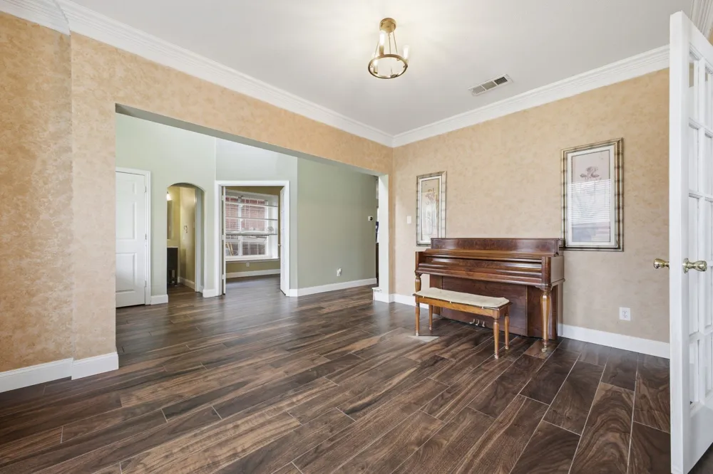 1605 Hawkins Court Carrollton, TX 75010