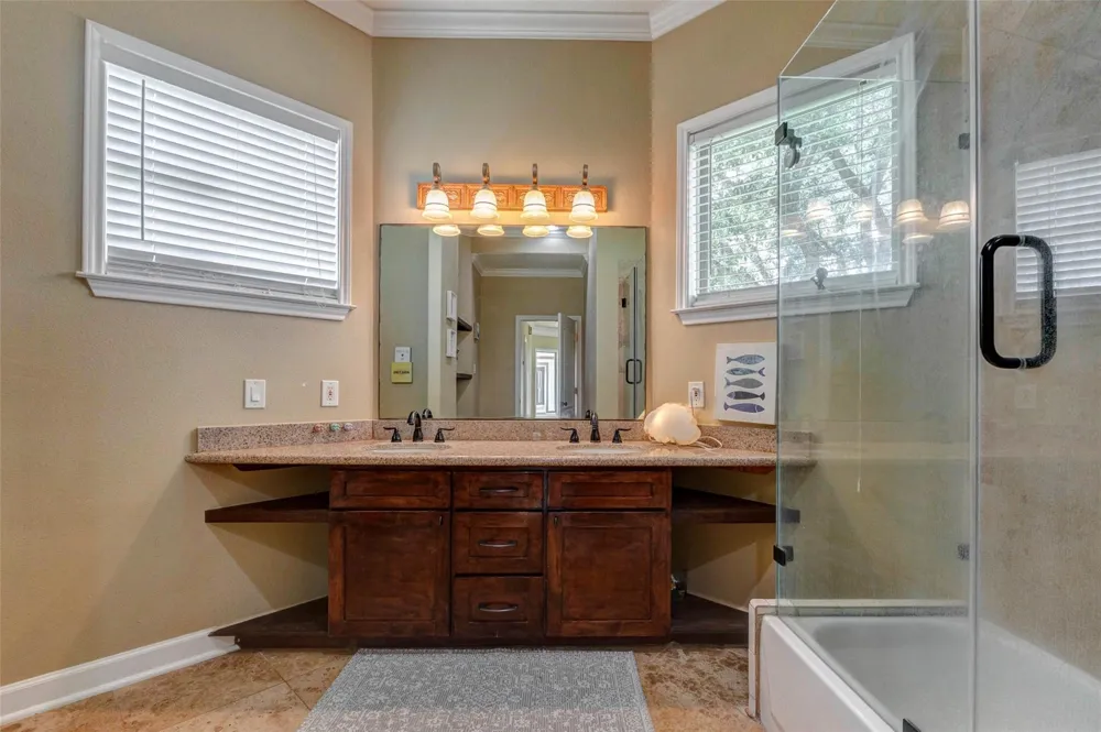 5610 Westerham Street Weston Lakes, TX 77441