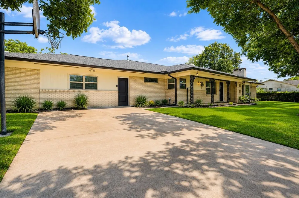 526 14th Street Hempstead, TX 77445