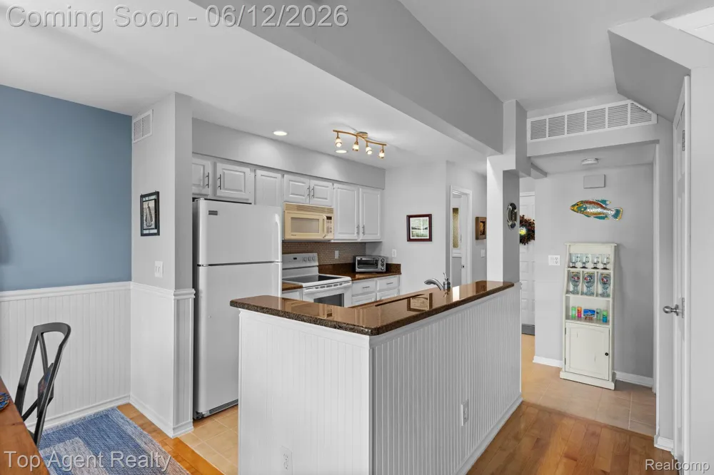 7214 Harbor Drive Clay Township, MI 48001