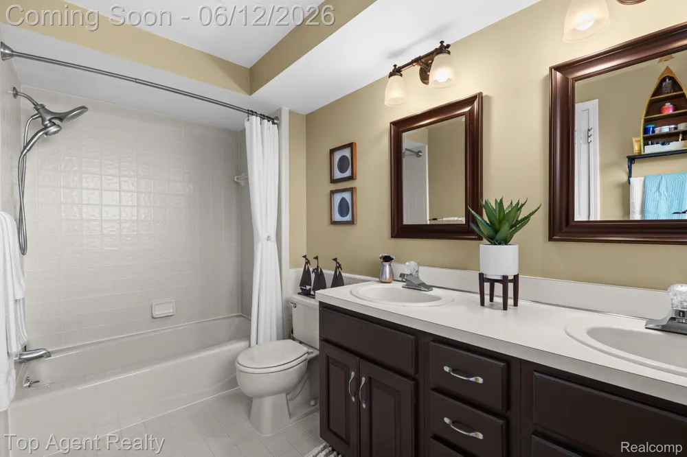7214 Harbor Drive Clay Township, MI 48001