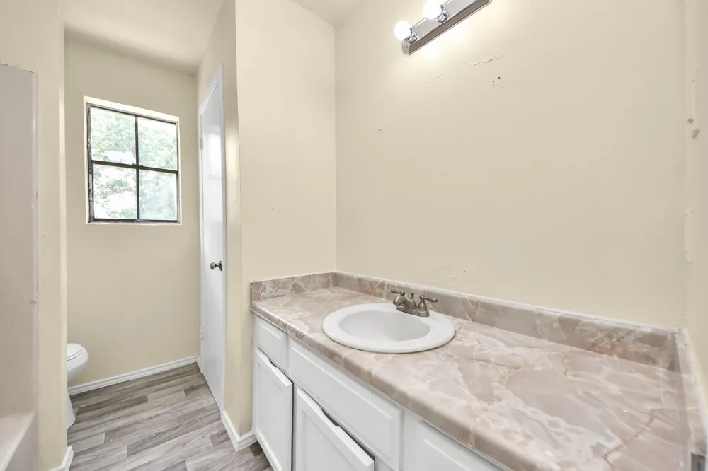 1111 Avenue J Avenue South Houston, TX 77587