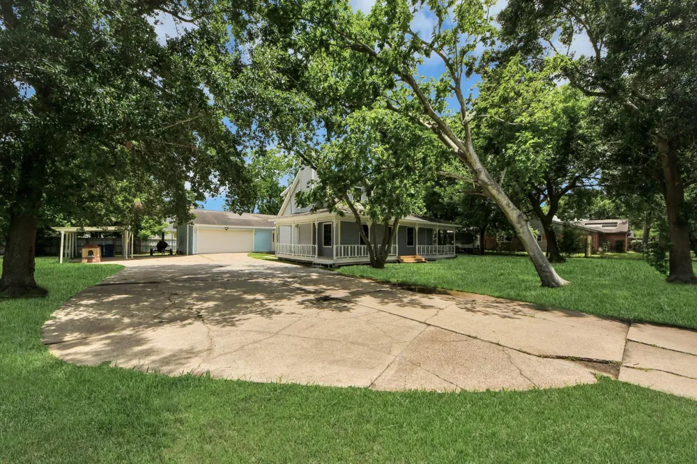 1111 Avenue J Avenue South Houston, TX 77587