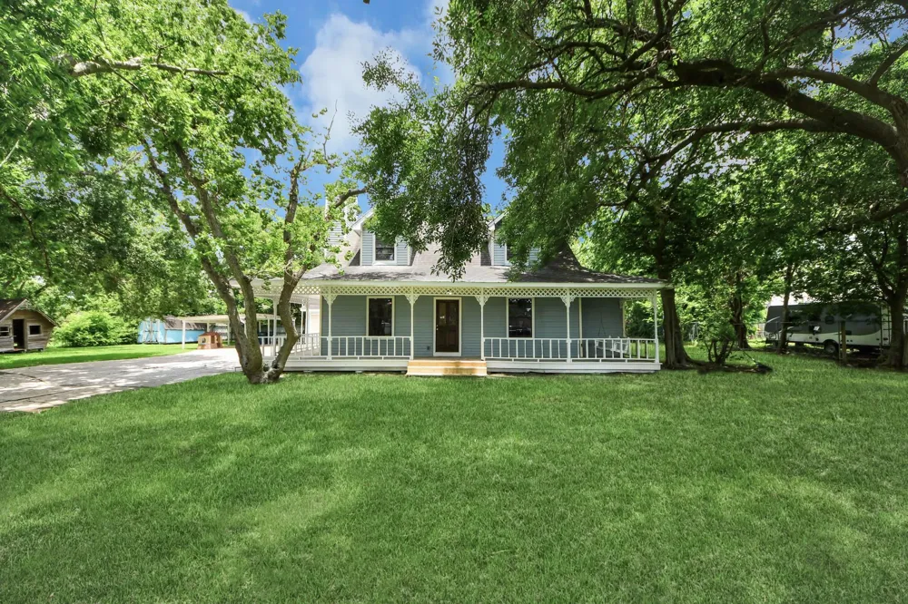 1111 Avenue J Avenue South Houston, TX 77587