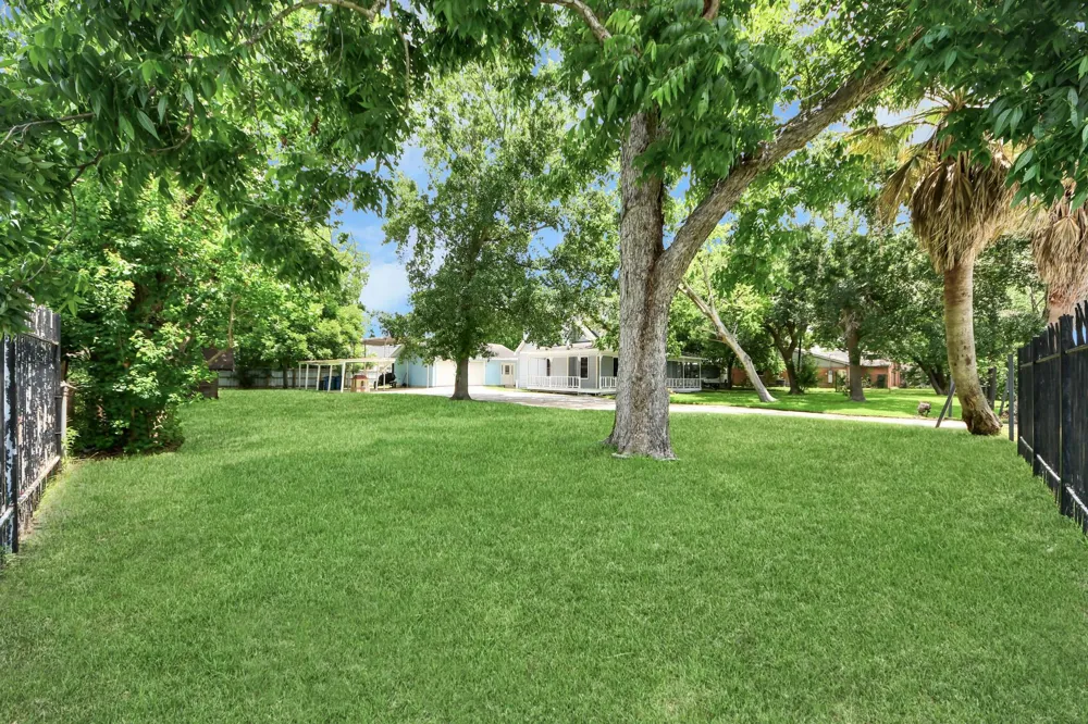 1111 Avenue J Avenue South Houston, TX 77587