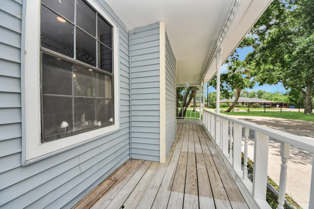 1111 Avenue J Avenue South Houston, TX 77587