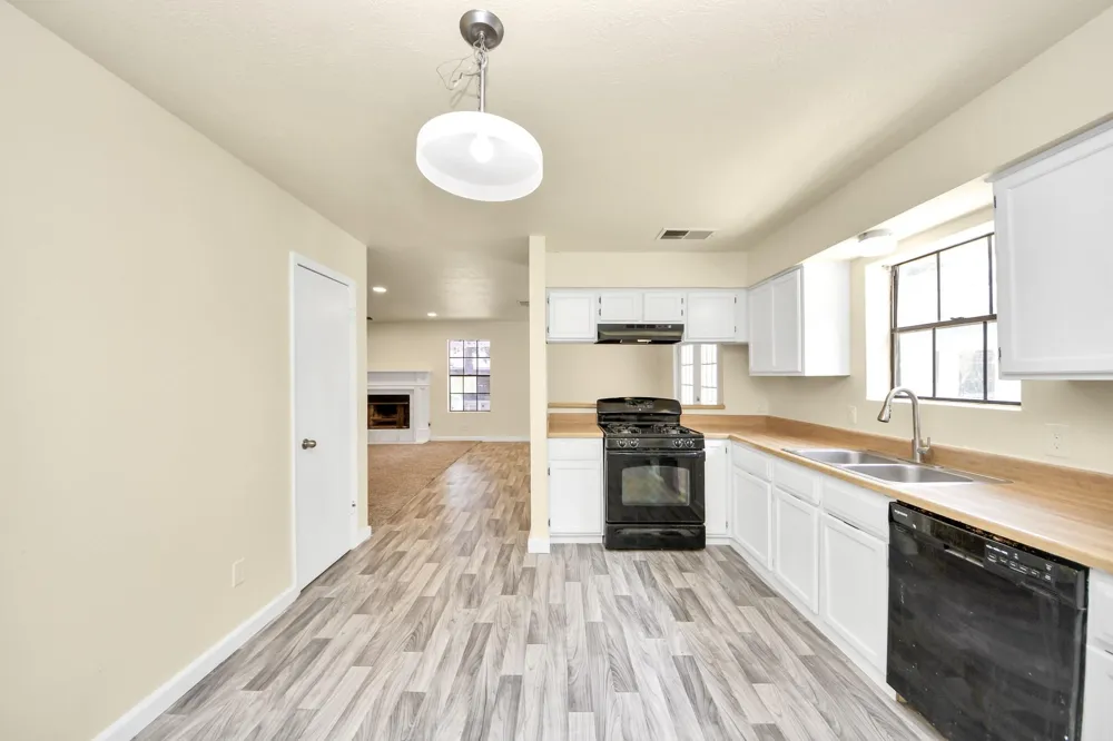 1111 Avenue J Avenue South Houston, TX 77587