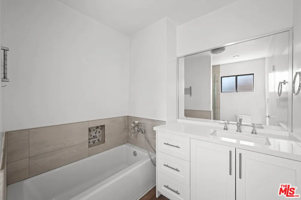 136 S Palm Drive #305 Beverly Hills, CA 90212