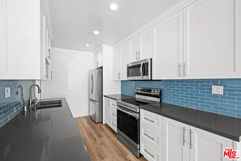 136 S Palm Drive #305 Beverly Hills, CA 90212