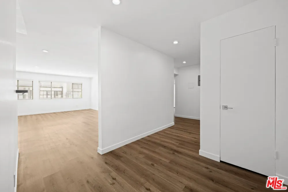 136 S Palm Drive #305 Beverly Hills, CA 90212