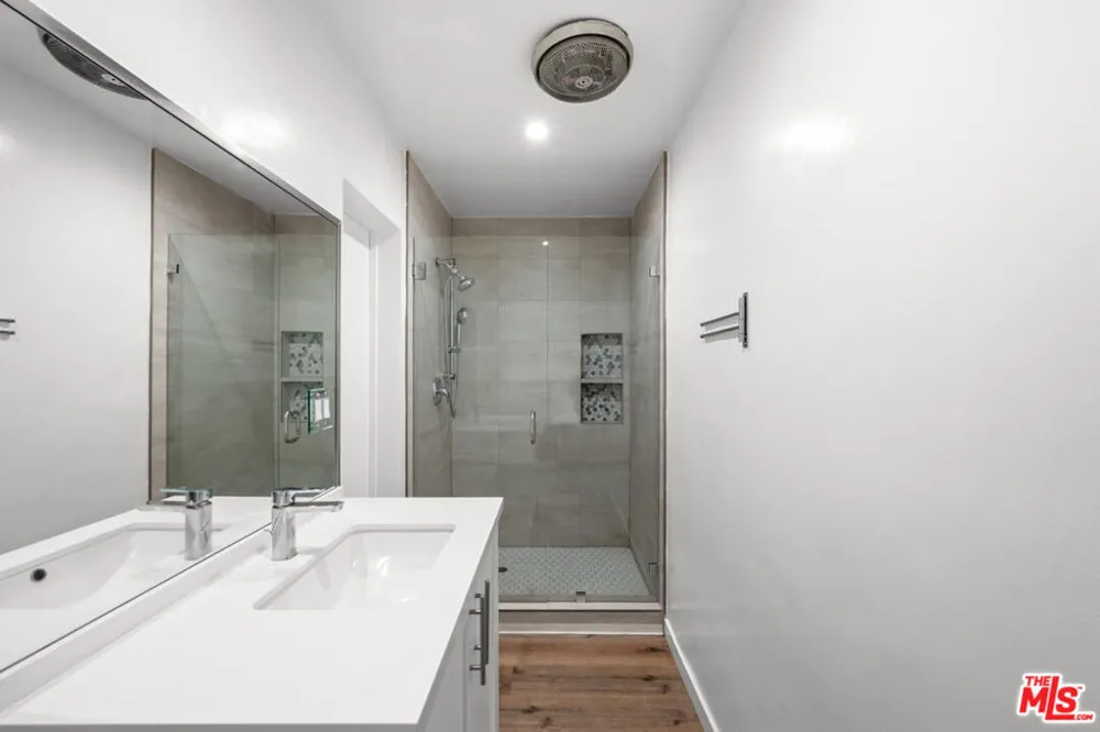 136 S Palm Drive #305 Beverly Hills, CA 90212