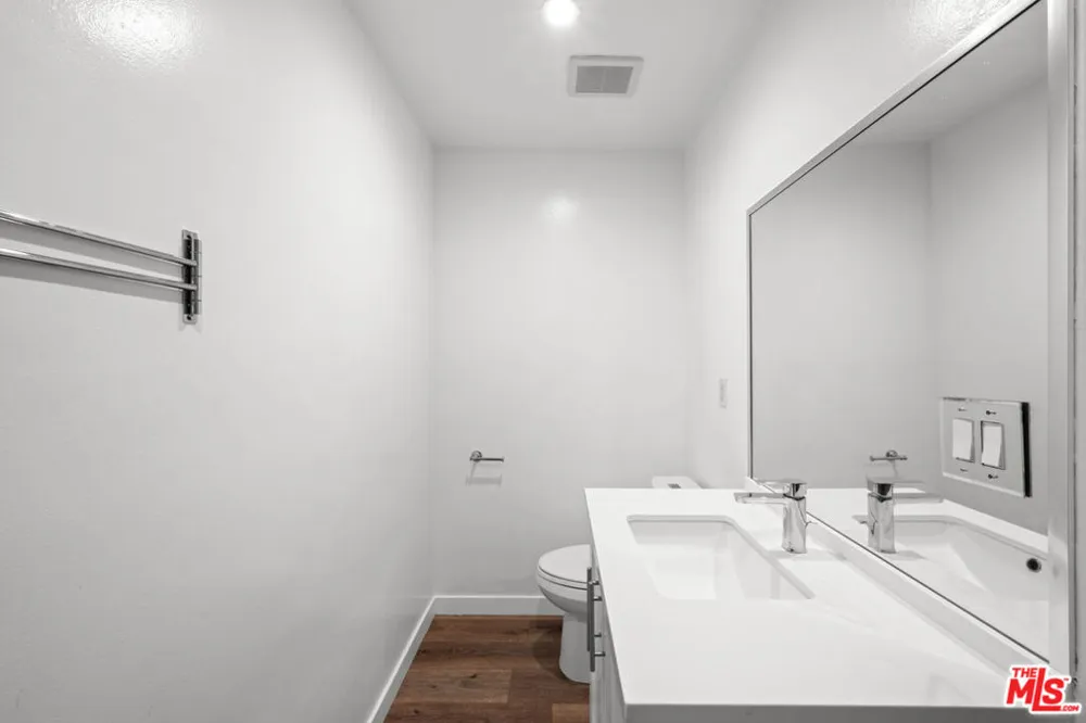 136 S Palm Drive #305 Beverly Hills, CA 90212