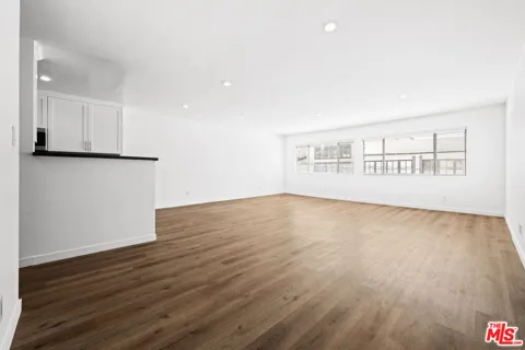 136 S Palm Drive #305