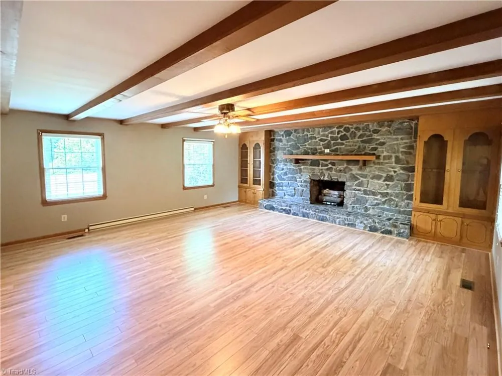 176 W Robin Road Elkin, NC 28621