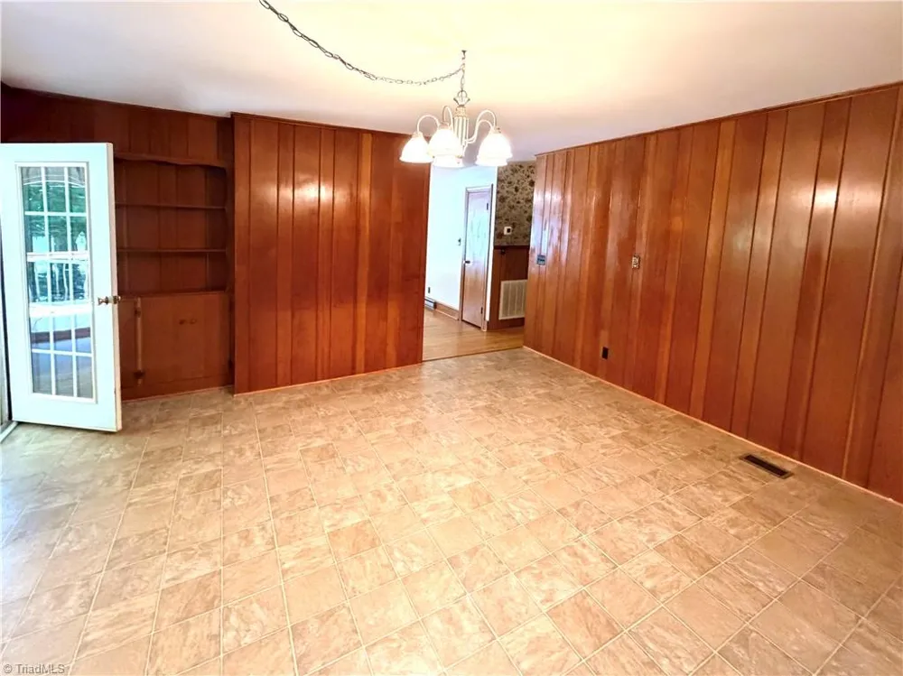 176 W Robin Road Elkin, NC 28621