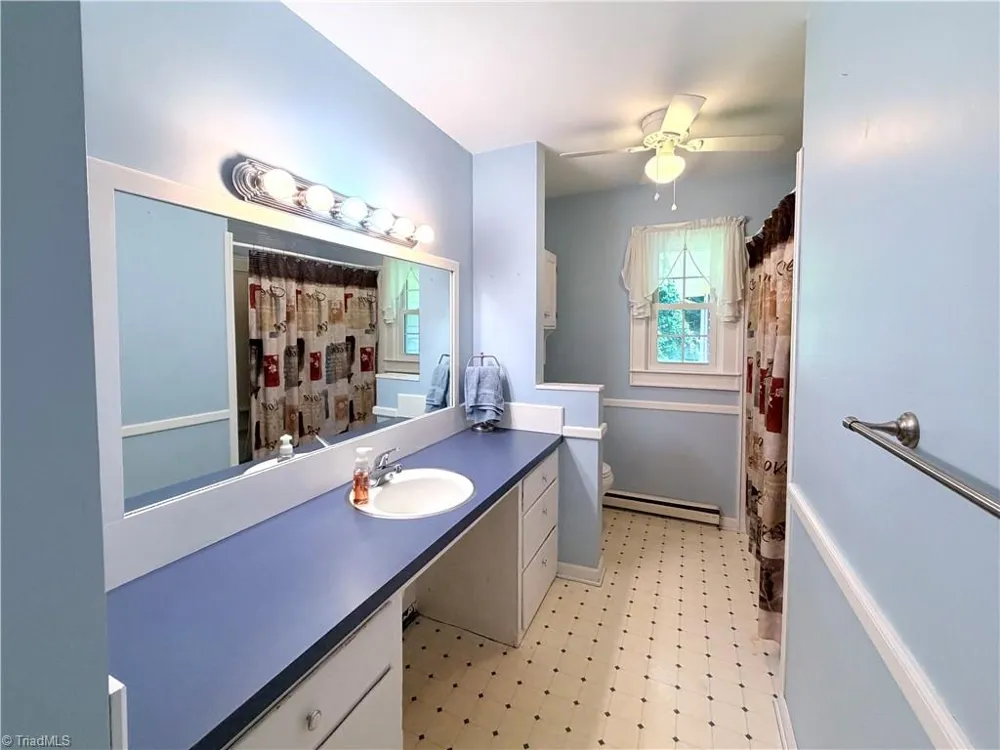 176 W Robin Road Elkin, NC 28621