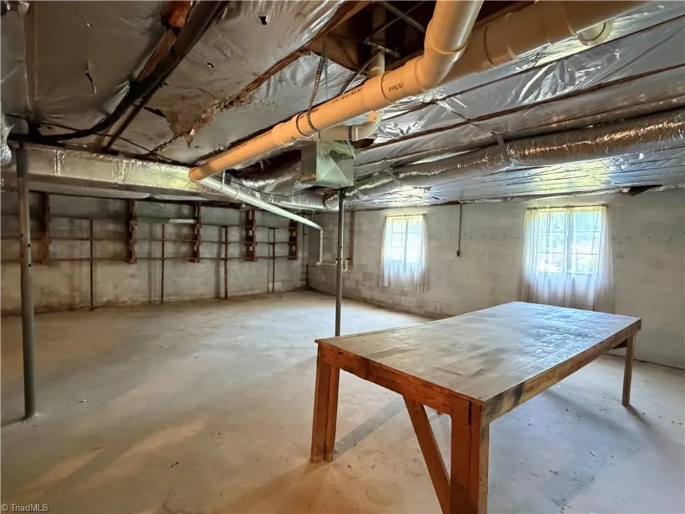 176 W Robin Road Elkin, NC 28621