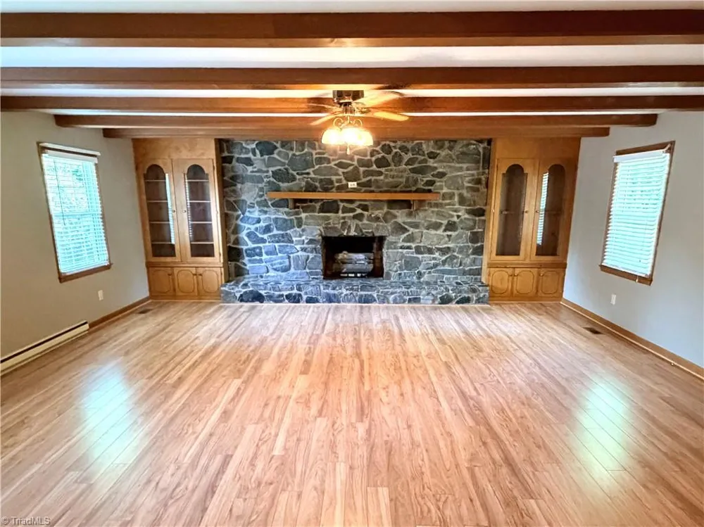 176 W Robin Road Elkin, NC 28621