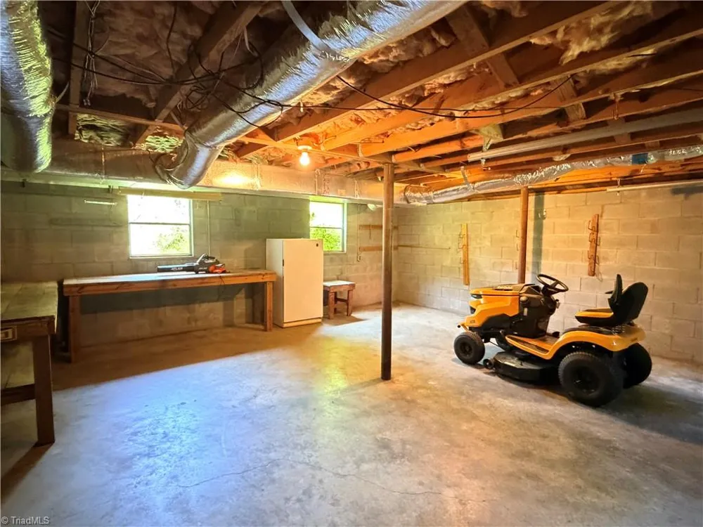 176 W Robin Road Elkin, NC 28621