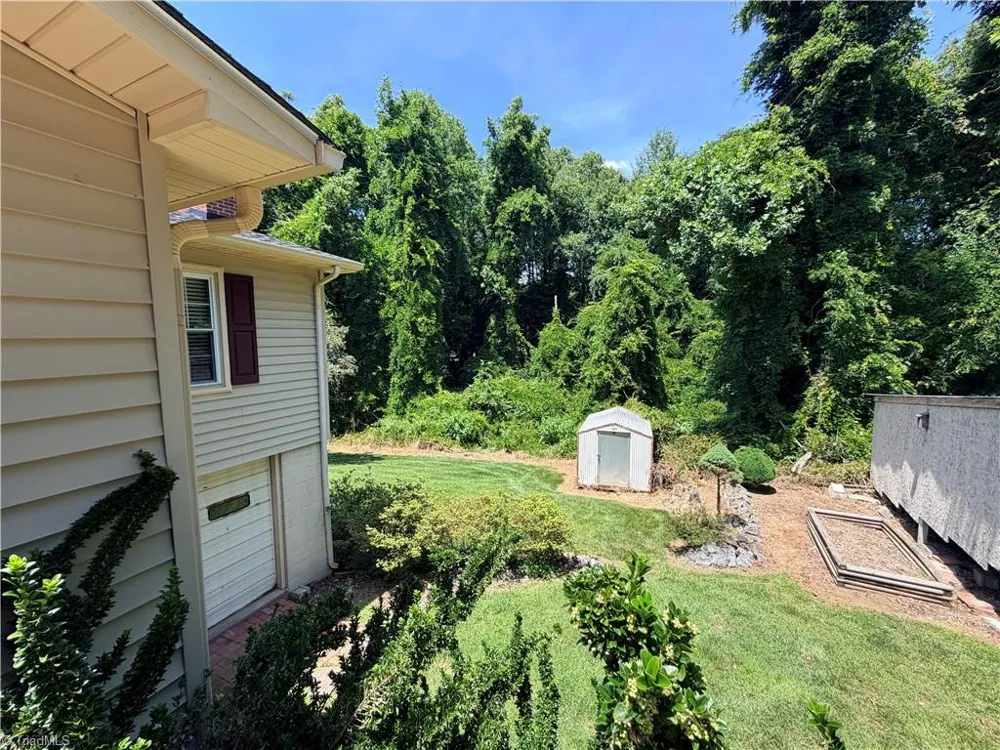 176 W Robin Road Elkin, NC 28621