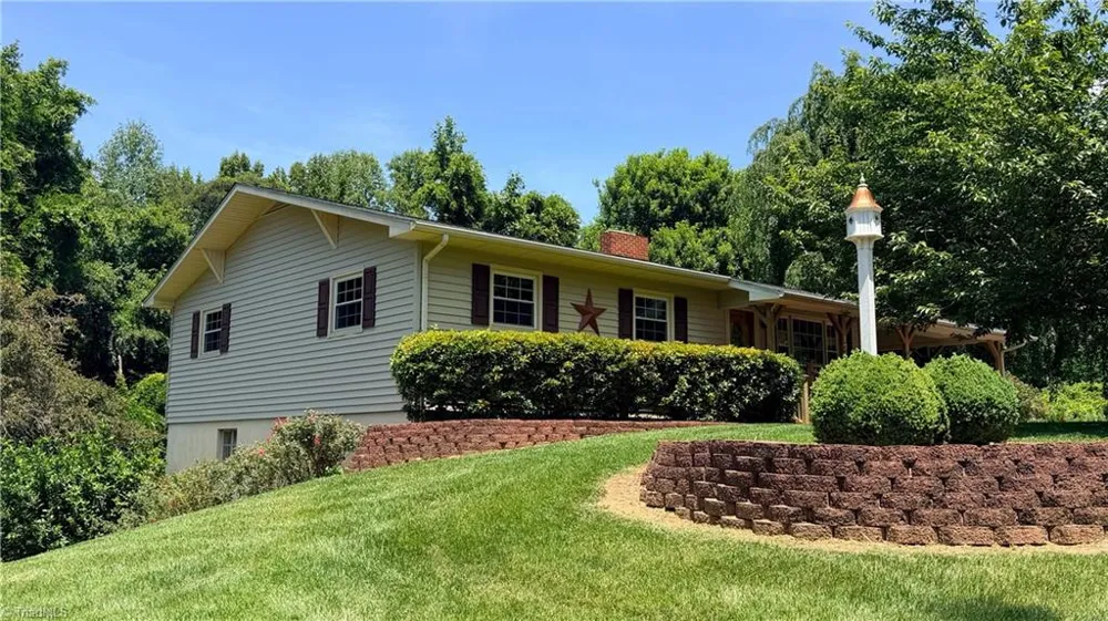 176 W Robin Road Elkin, NC 28621
