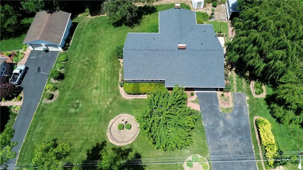 176 W Robin Road Elkin, NC 28621