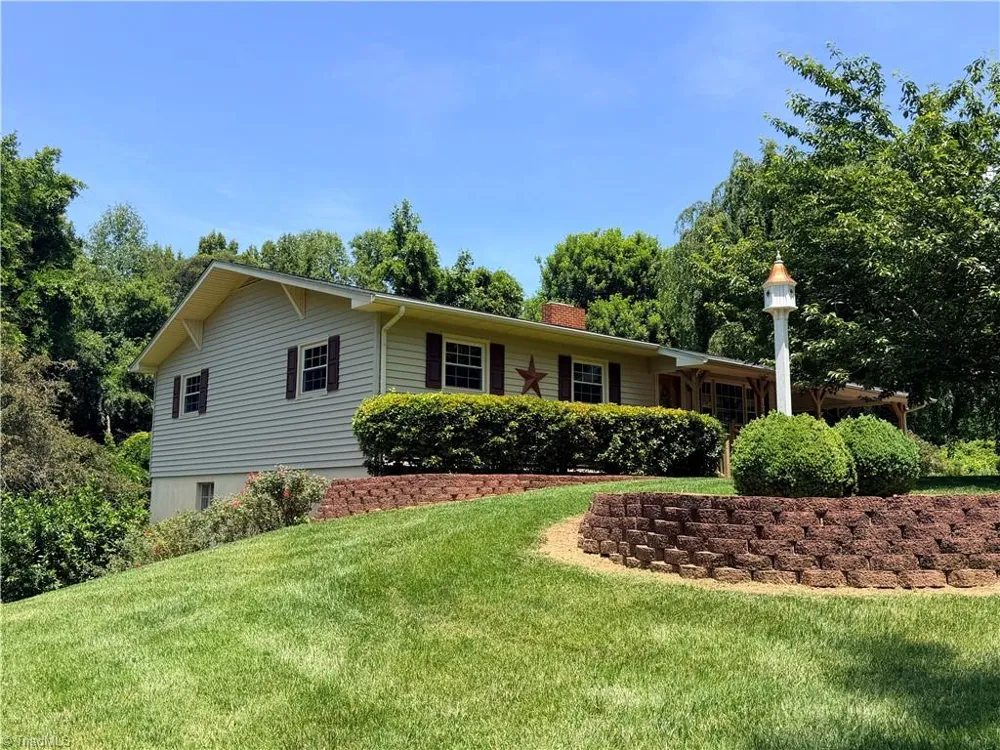 176 W Robin Road Elkin, NC 28621