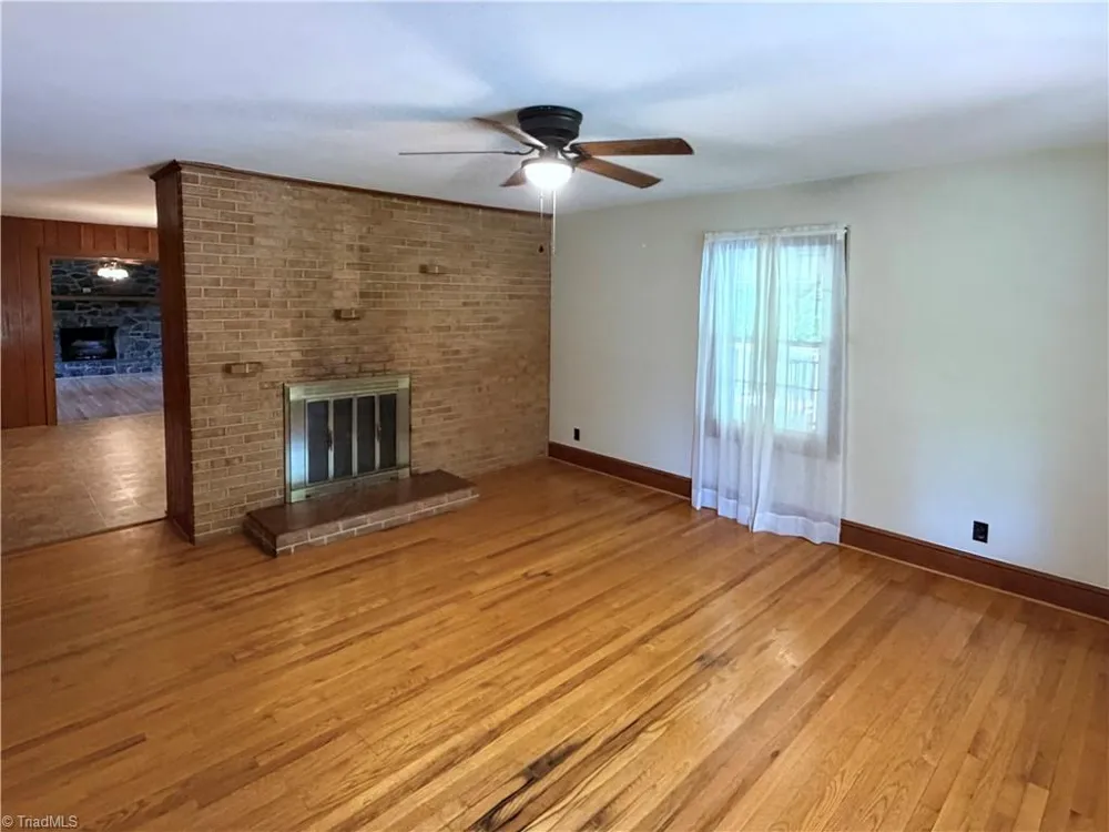 176 W Robin Road Elkin, NC 28621