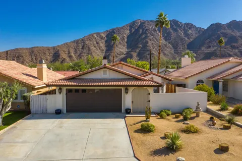 53390 Avenida Navarro