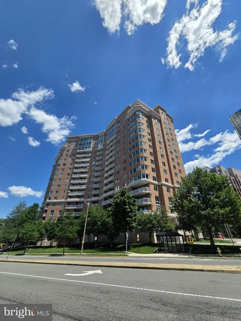 3101 HAMPTON DRIVE #1011 Alexandria, VA 22302