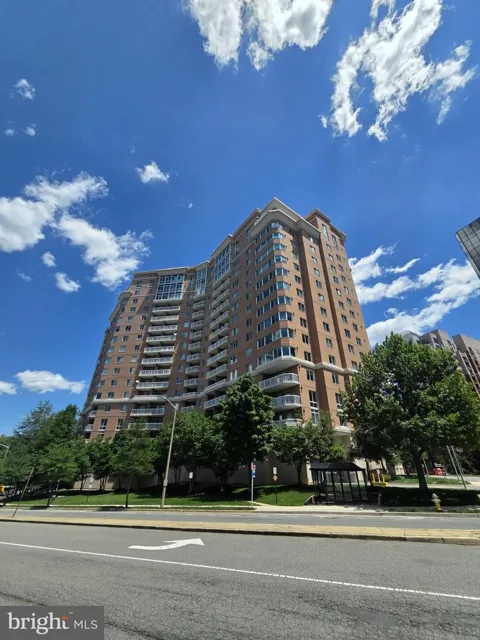 3101 HAMPTON DRIVE #1011