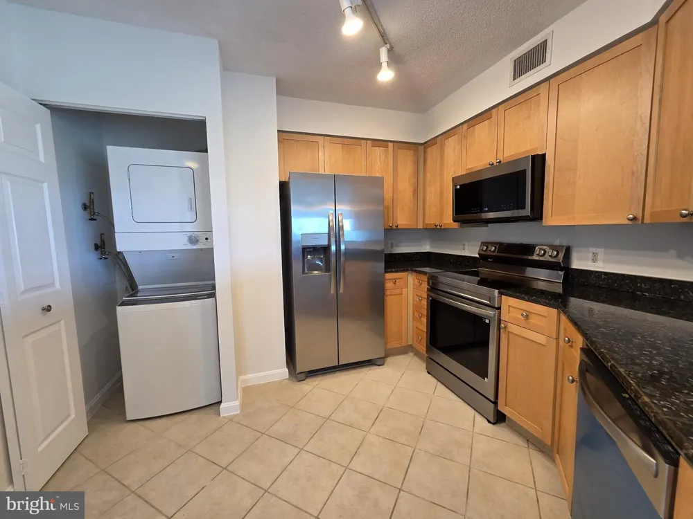 3101 HAMPTON DRIVE #1011 Alexandria, VA 22302