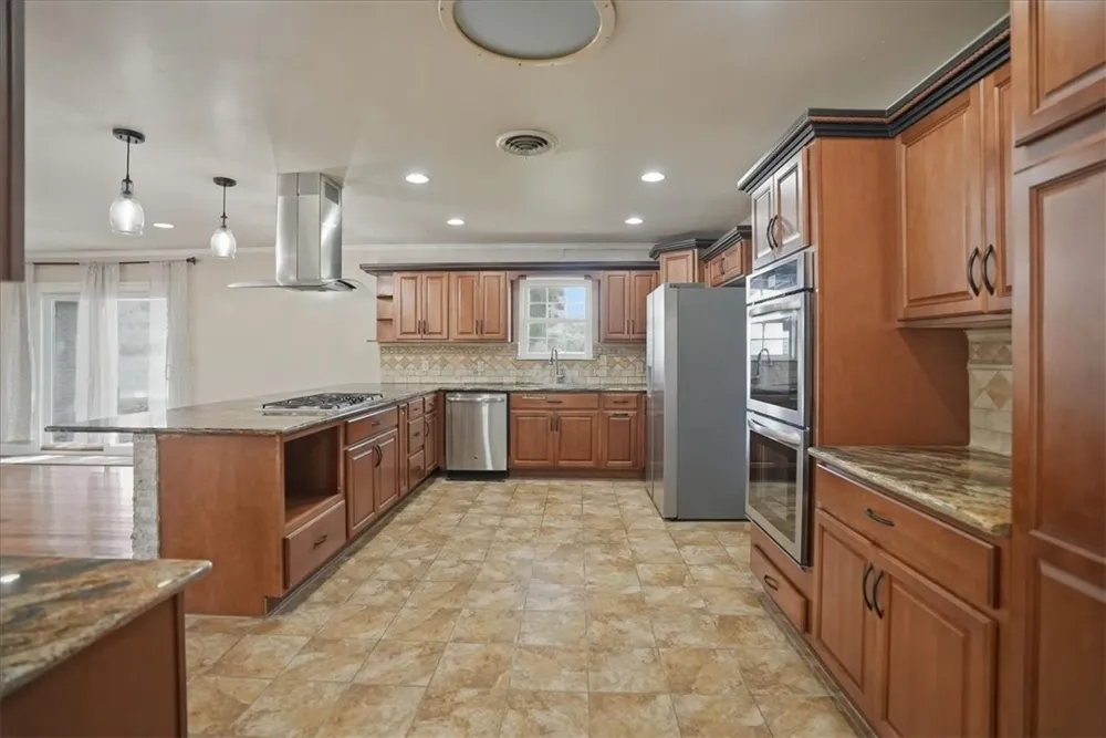 955 S Highway 37 George West, TX 78022