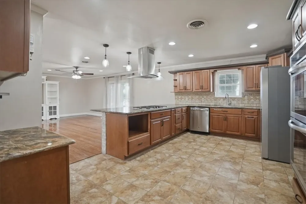 955 S Highway 37 George West, TX 78022