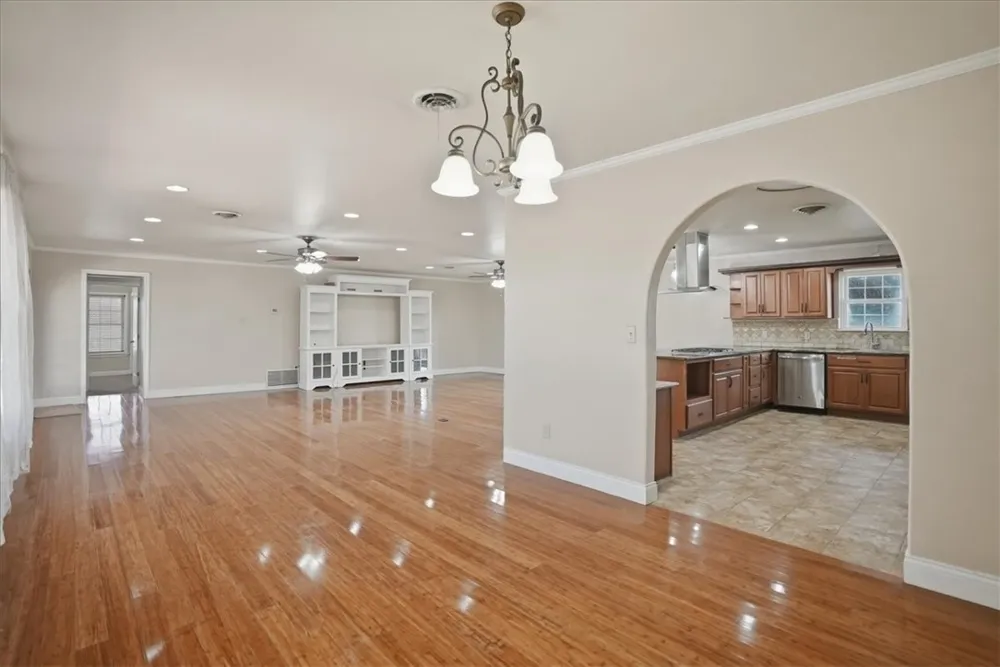 955 S Highway 37 George West, TX 78022