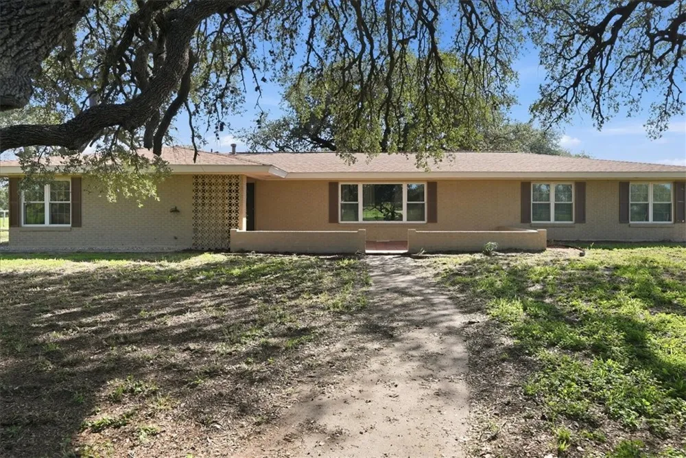 955 S Highway 37 George West, TX 78022